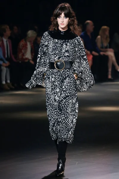 Look 49